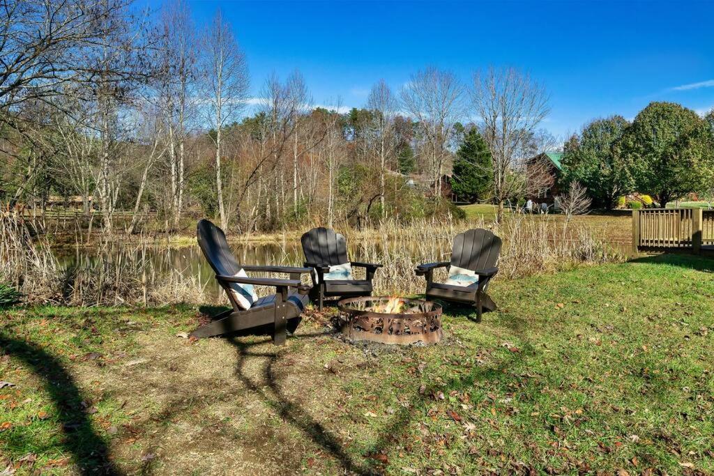 Spectacular Mtns Views With Private Hot Tub With Pool Table And Private Pond Villa Sevierville Eksteriør bilde