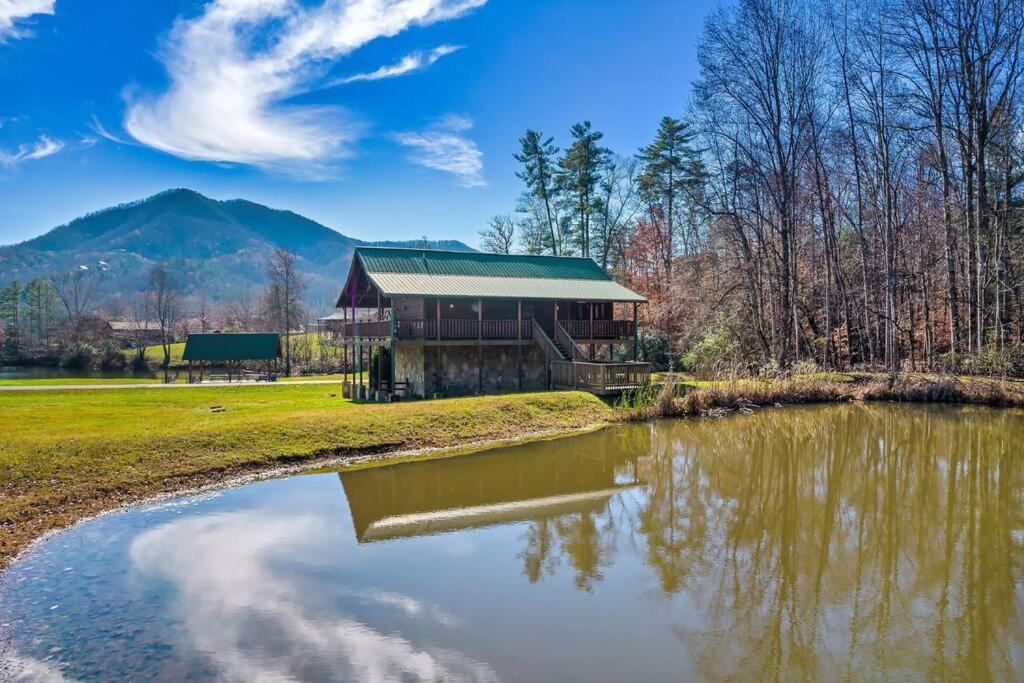 Spectacular Mtns Views With Private Hot Tub With Pool Table And Private Pond Villa Sevierville Eksteriør bilde