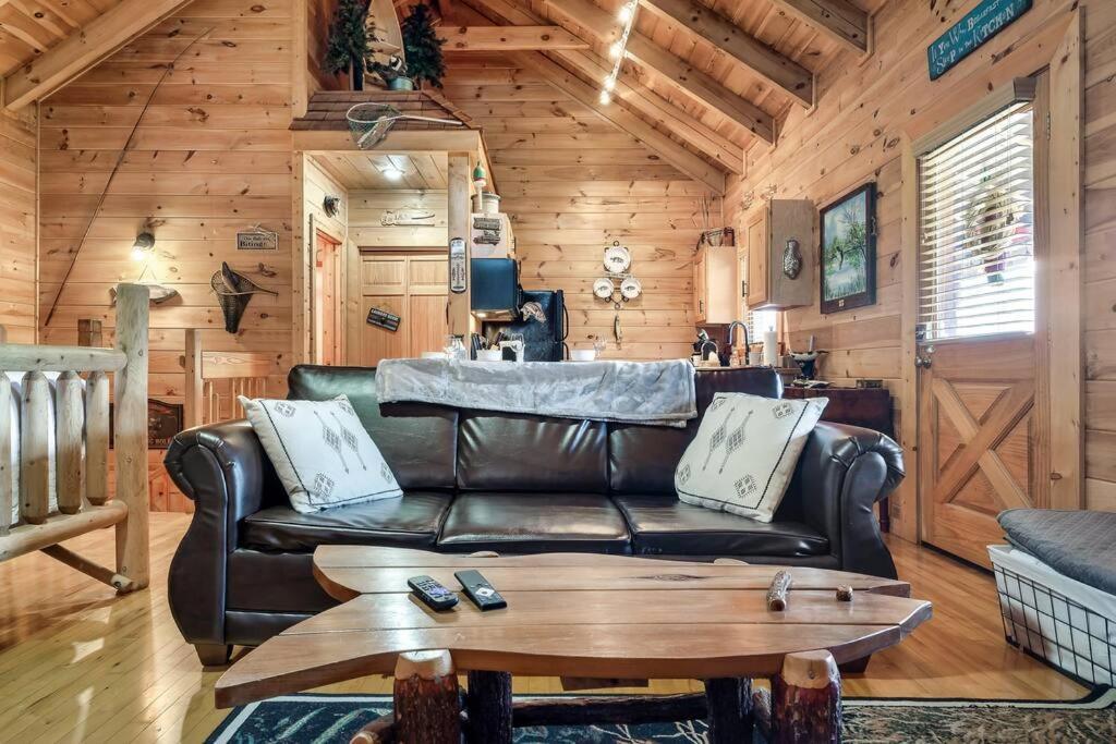 Spectacular Mtns Views With Private Hot Tub With Pool Table And Private Pond Villa Sevierville Eksteriør bilde