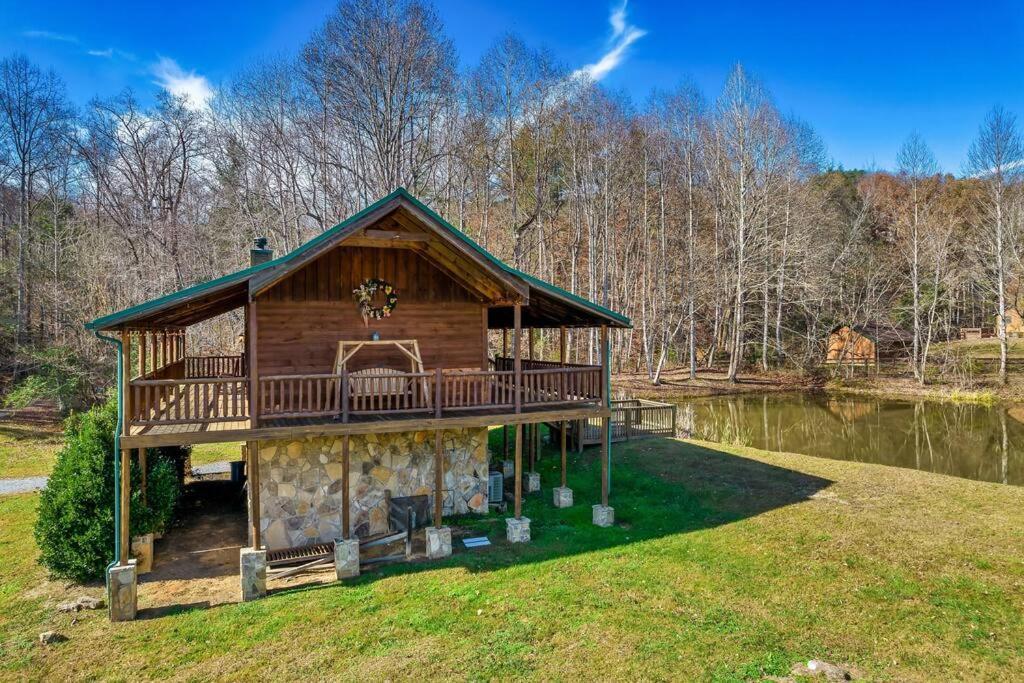 Spectacular Mtns Views With Private Hot Tub With Pool Table And Private Pond Villa Sevierville Eksteriør bilde