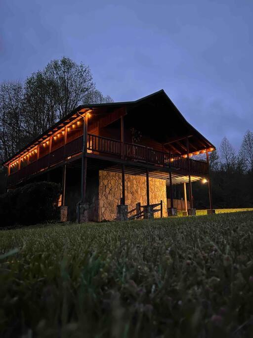 Spectacular Mtns Views With Private Hot Tub With Pool Table And Private Pond Villa Sevierville Eksteriør bilde