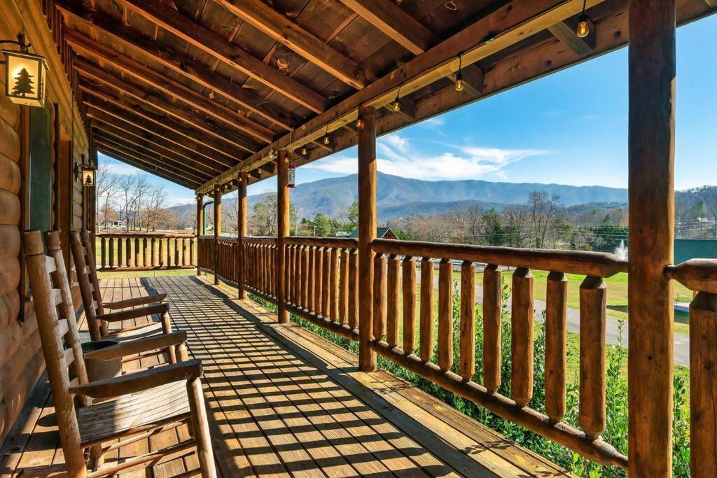 Spectacular Mtns Views With Private Hot Tub With Pool Table And Private Pond Villa Sevierville Eksteriør bilde