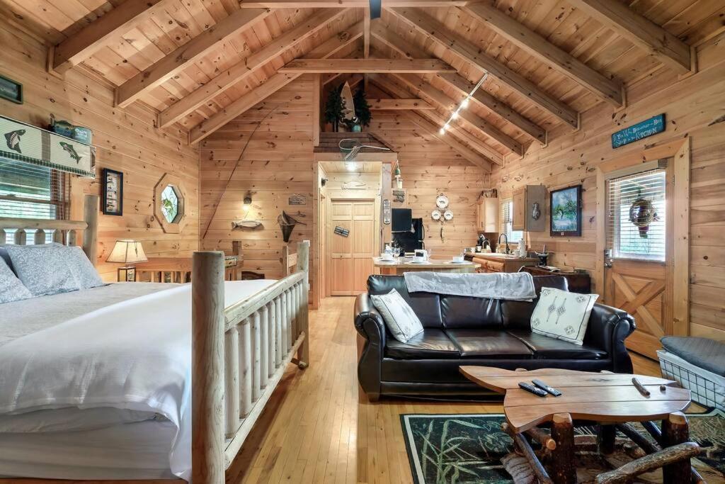 Spectacular Mtns Views With Private Hot Tub With Pool Table And Private Pond Villa Sevierville Eksteriør bilde