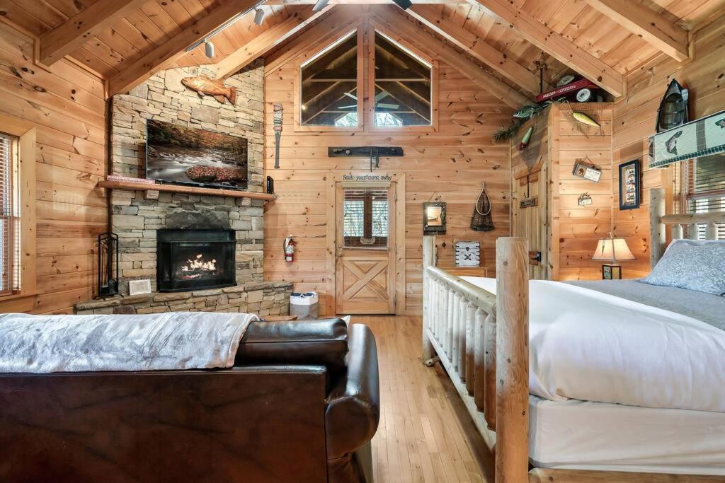Spectacular Mtns Views With Private Hot Tub With Pool Table And Private Pond Villa Sevierville Eksteriør bilde