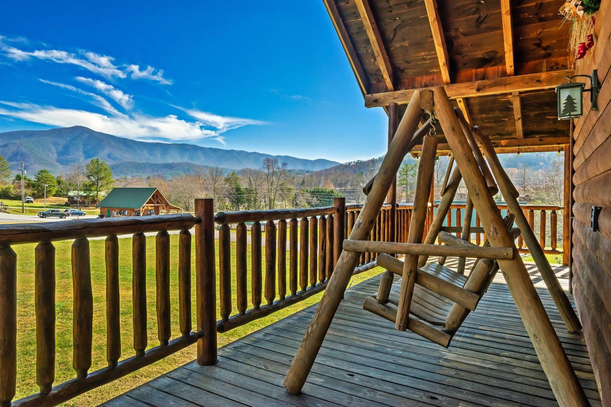 Spectacular Mtns Views With Private Hot Tub With Pool Table And Private Pond Villa Sevierville Eksteriør bilde